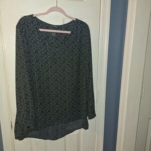 Chelsea & Theodore Black and White Geometric Blouse.**